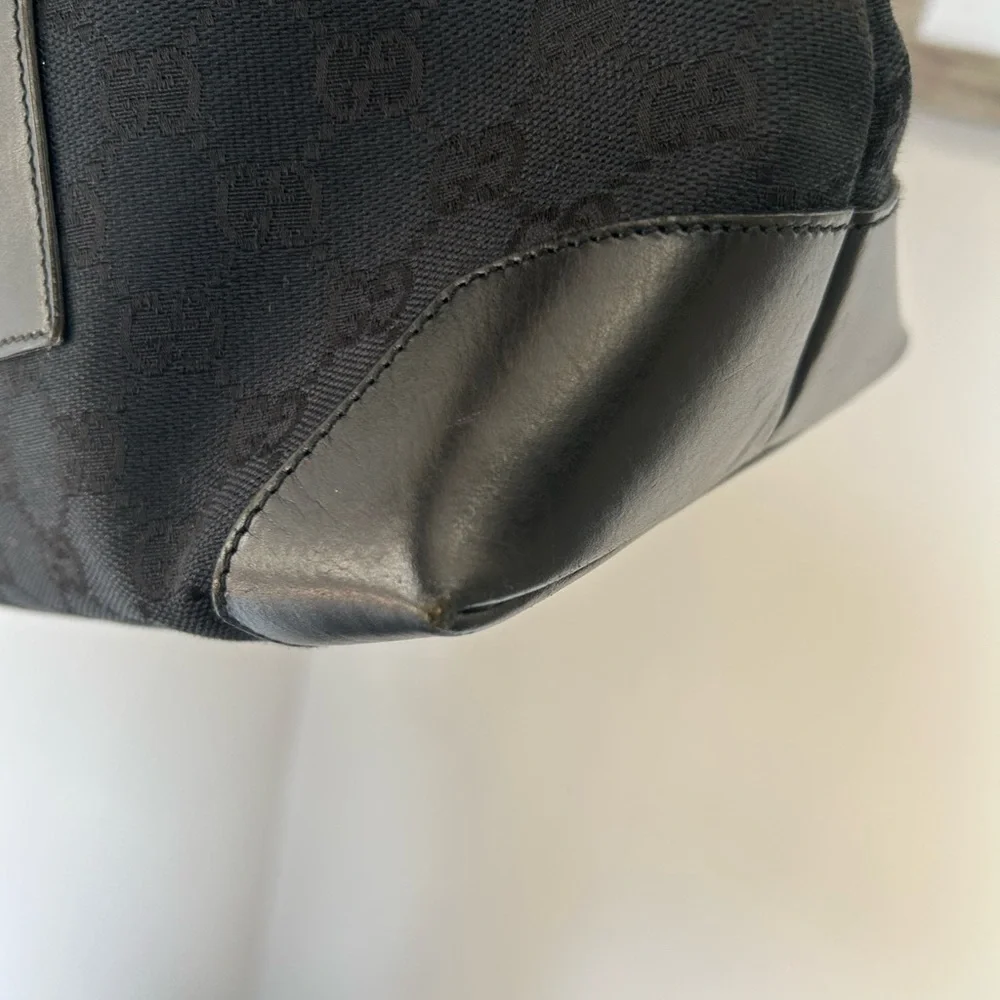 ‼️SOLD‼️😍Authentic GUCCI Black leather and Canvas GG front pocket Tote. - Picture 4 of 12